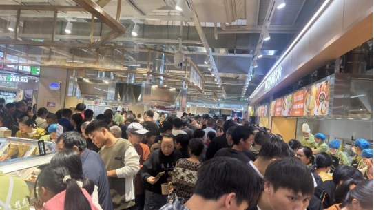 一站式尝鲜!台州路桥吾悦广场吉华盛品鉴会成市民周末好去处,万人空巷赢好评