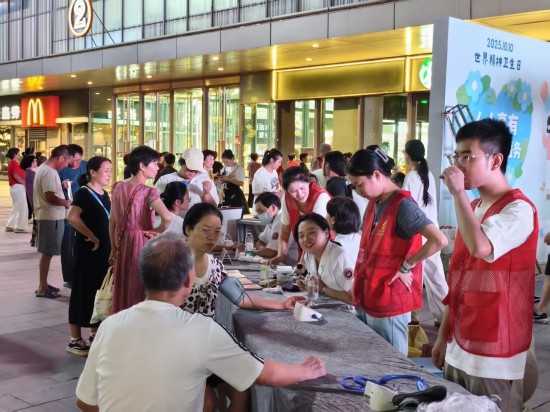 心灵暖流点亮衢州夜空:衢州吾悦广场“心理夜市”助力全民健康新风尚