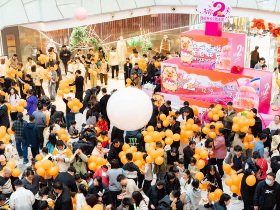 气球雨引爆消费热潮,台州路桥吾悦广场打造商圈共赢新范式